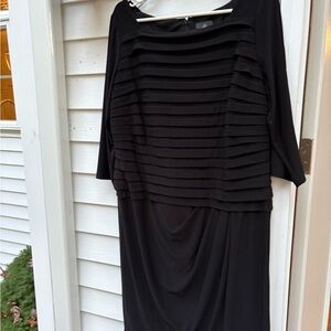 Dress Adriana Papell. black Dress . perfect for any occasion.sz 14 W